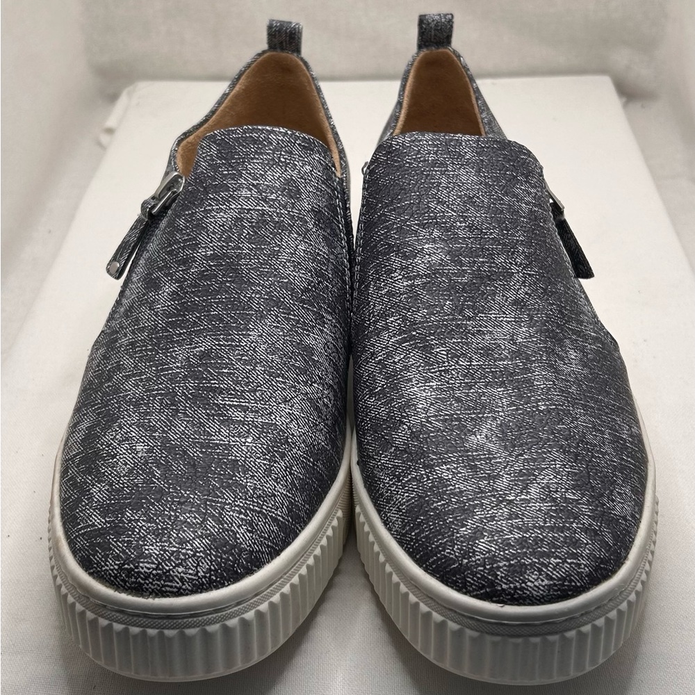 Naturalizer Women’s Textured Blue & White Slip-On Sneakers 9.5W
